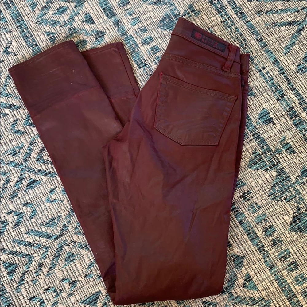 ❤️HP❤️Size 2 Rock & Republic maroon colored jeans